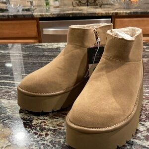 Wild Fable Tan Ankle Booties